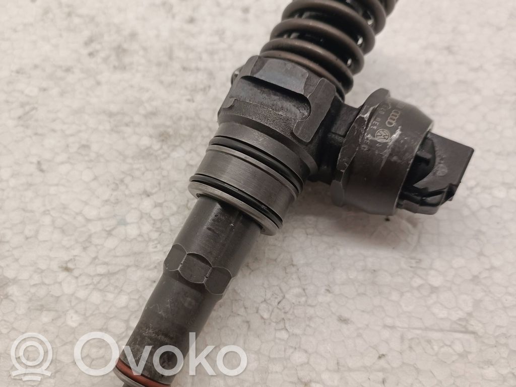 Volkswagen Golf V Inyector de combustible 