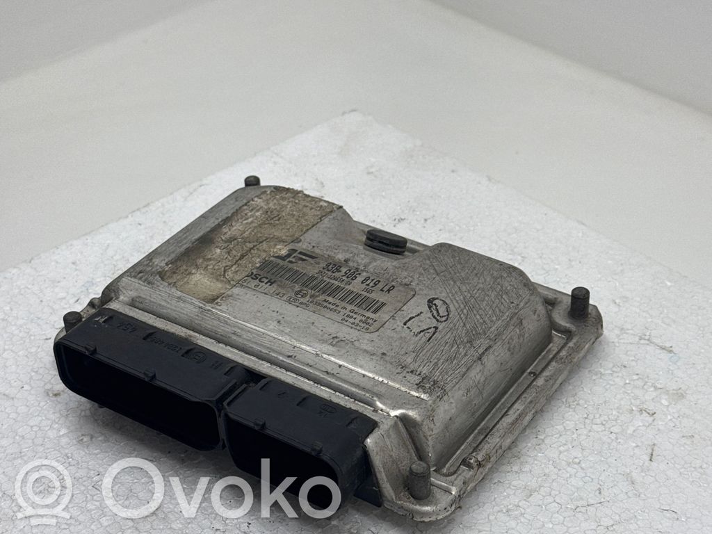 Volkswagen PASSAT B5.5 Engine control unit/module 