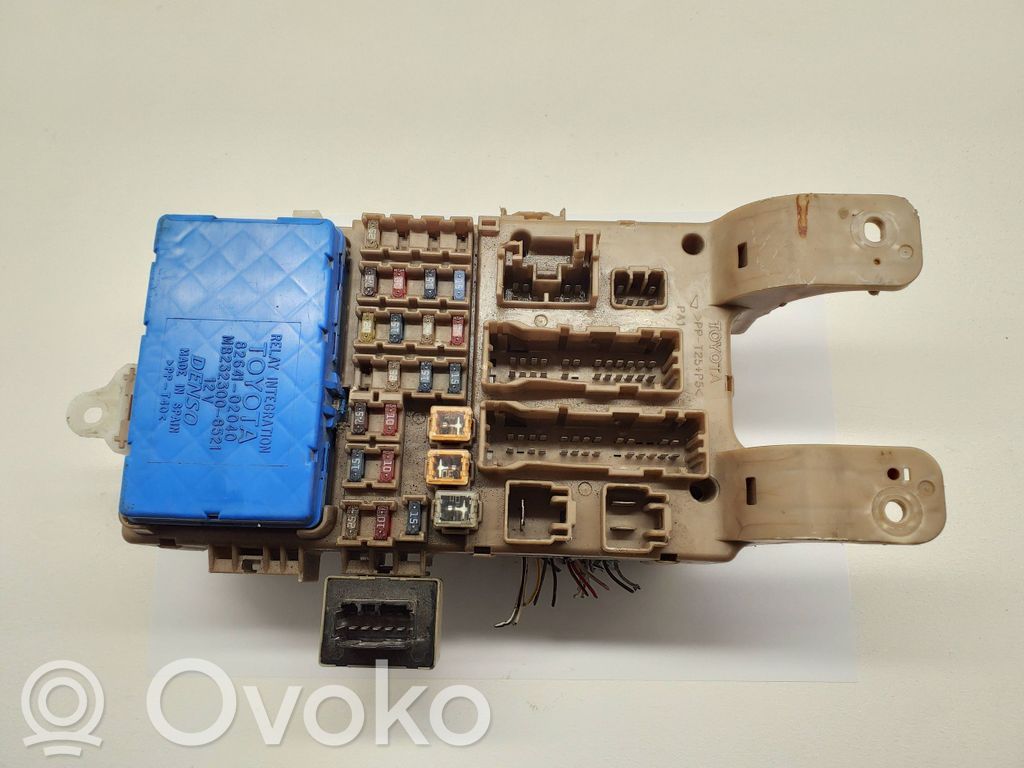Toyota Corolla Verso E121 Fuse module 