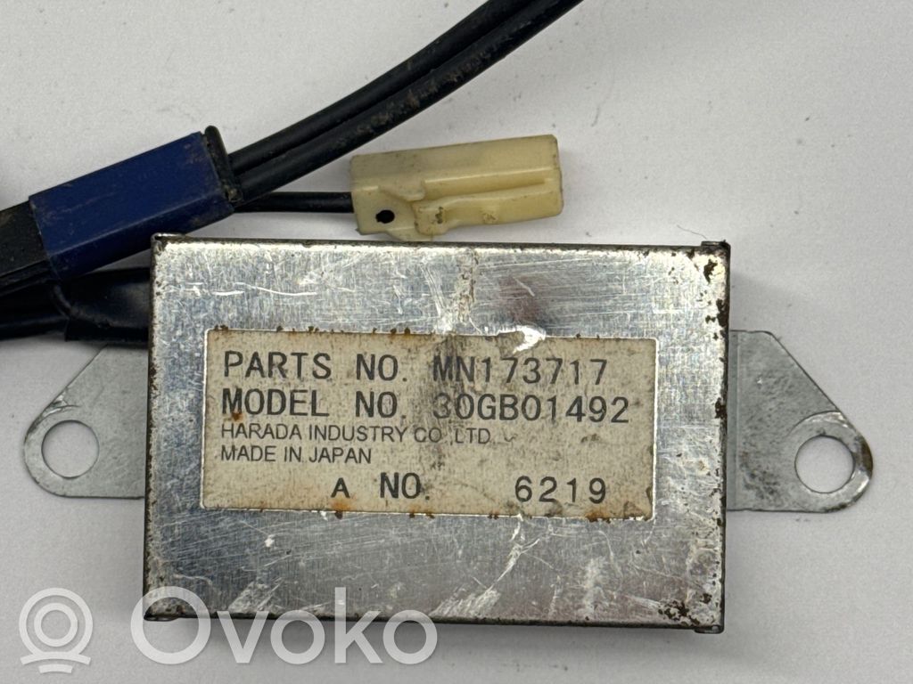 Mitsubishi Grandis Pystyantennivahvistin 