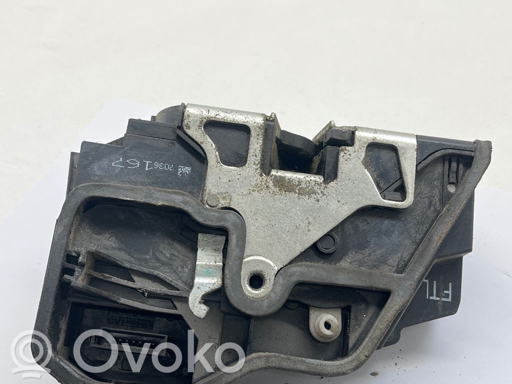 BMW 3 E90 E91 Front door lock 