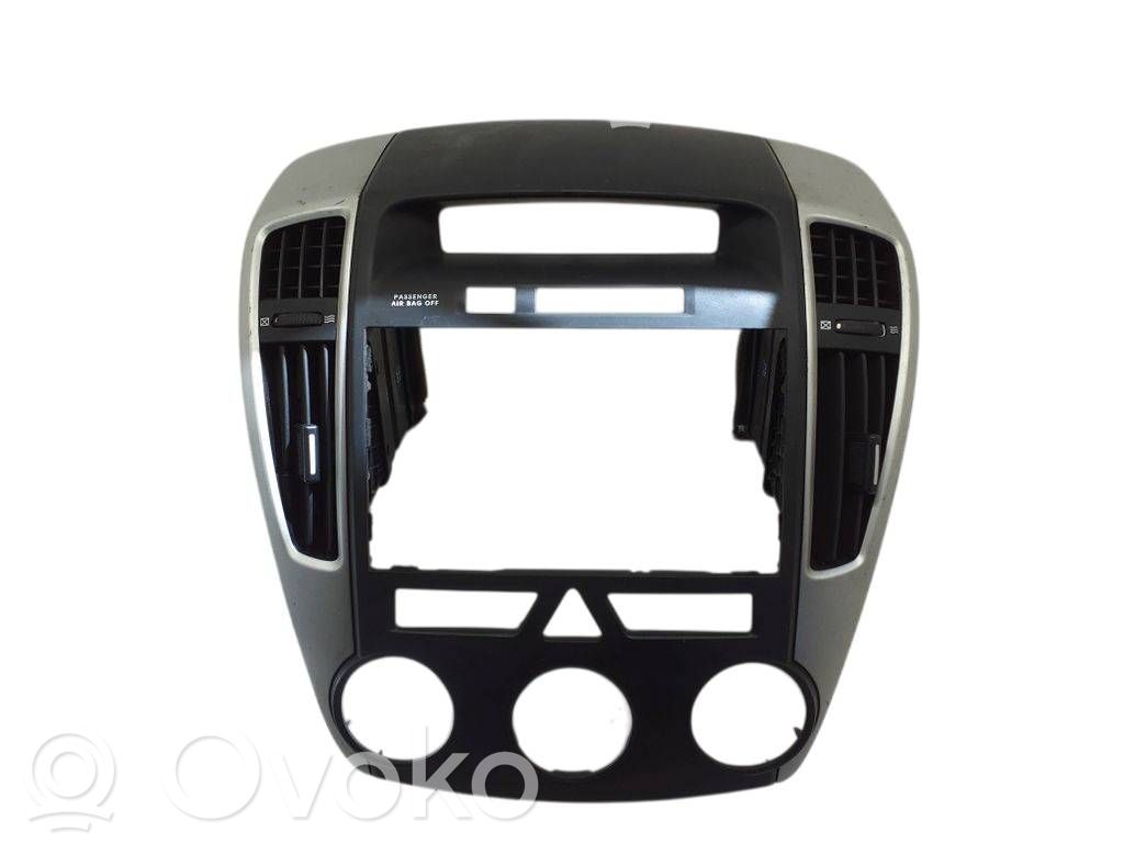 KIA Ceed Radio/GPS head unit trim 