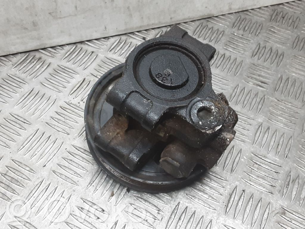 Ford Mondeo Mk III Ohjaustehostimen pumppu 