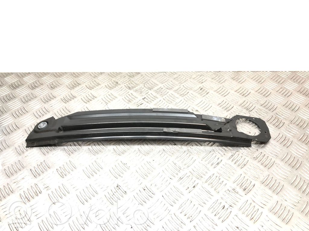 BMW 5 E39 Takaoven lasin muotolista 