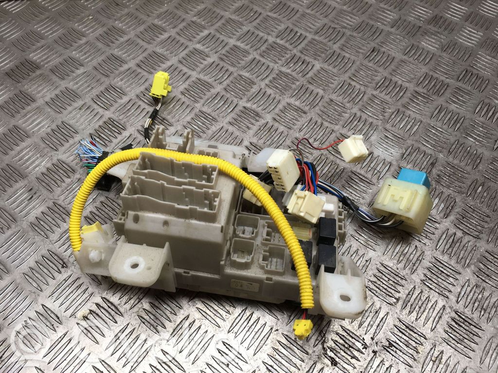 Toyota Corolla E120 E130 Sulakemoduuli 