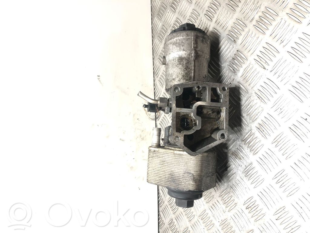 Audi A4 S4 B8 8K Mocowanie / uchwyt filtra oleju 