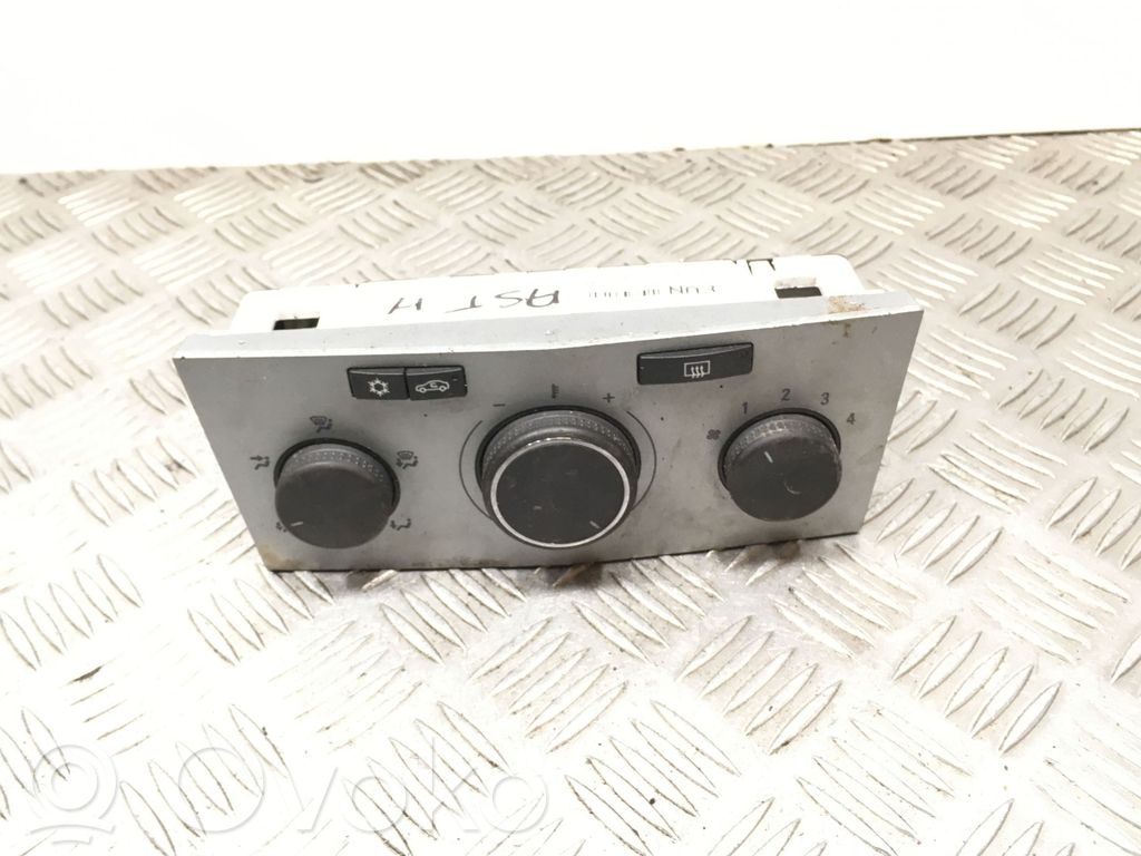 Opel Astra H Climate control unit 