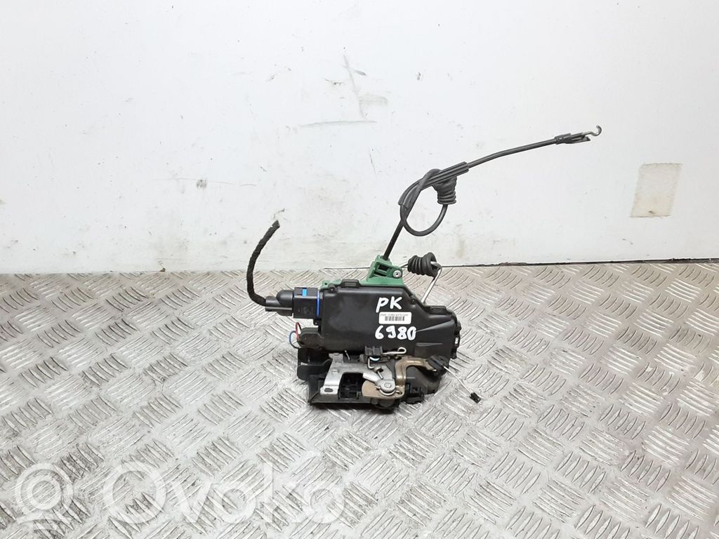 Volkswagen Polo Front door lock 