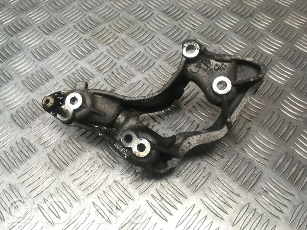 Citroen Xsara Engine mounting bracket 