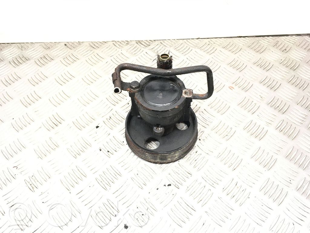 Nissan Kubistar Ohjaustehostimen pumppu 