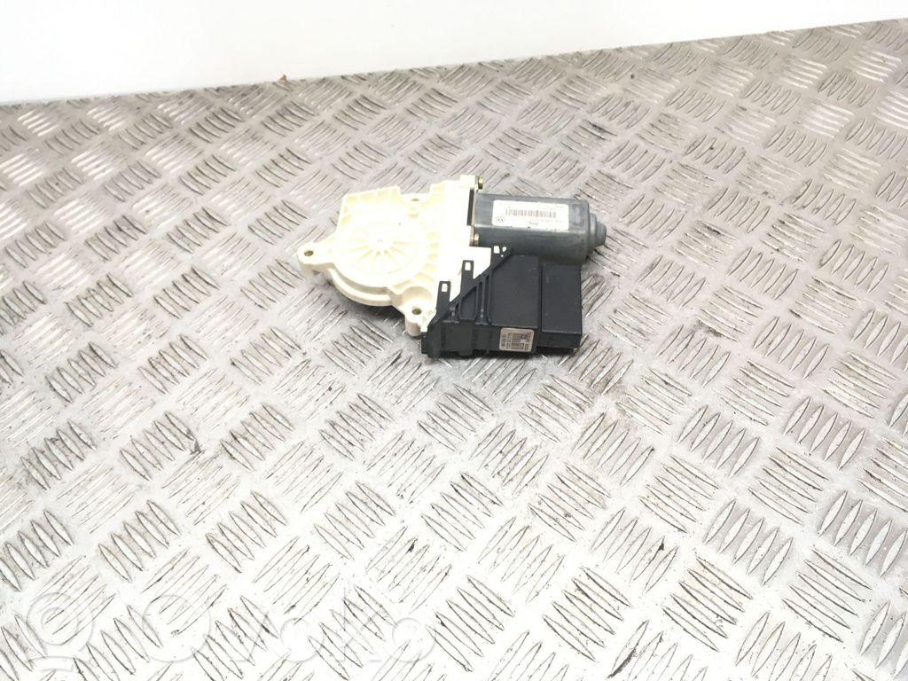Volkswagen Golf V Motor macara geam ușă spate 