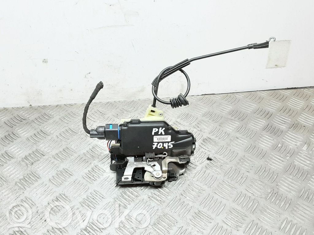 Volkswagen Polo IV 9N3 Front door lock 