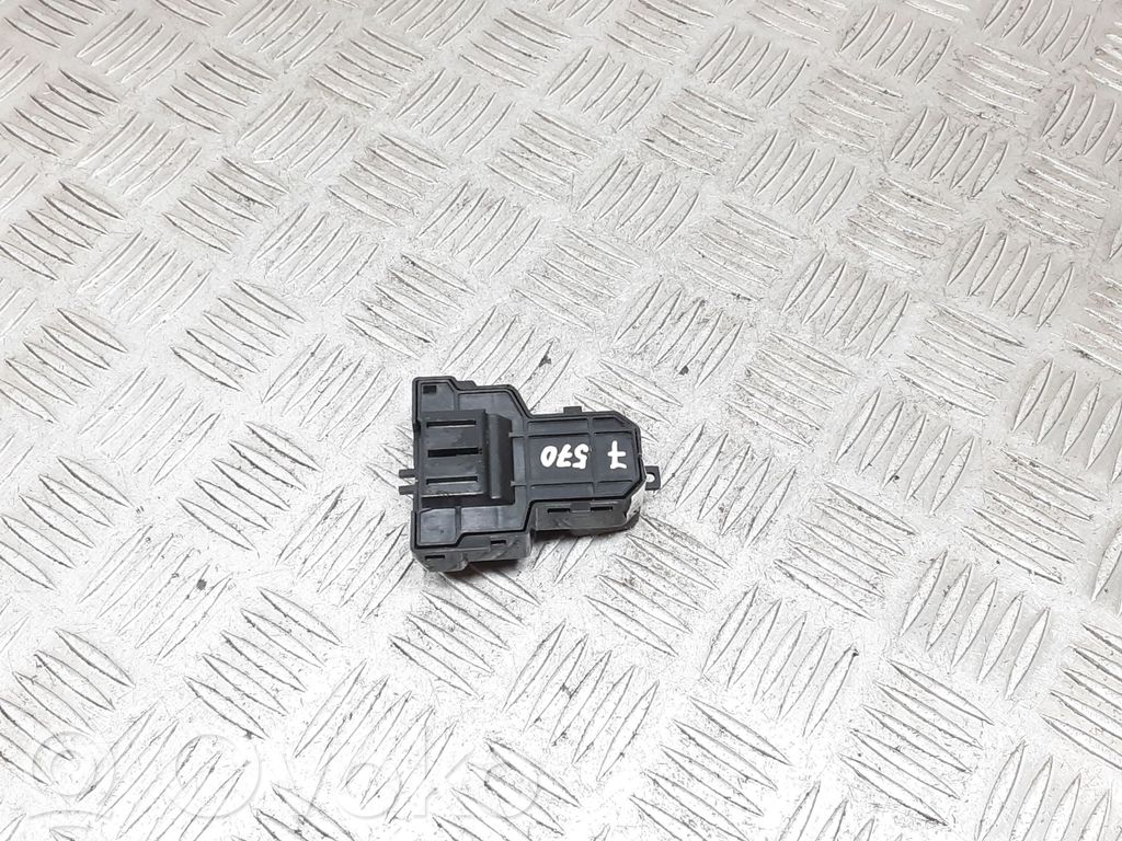 Opel Insignia A Steering wheel buttons/switches 