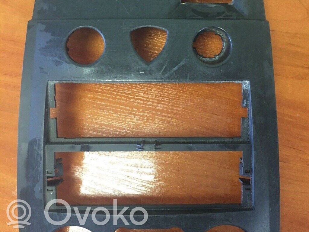 Renault Megane II Radio/GPS head unit trim 