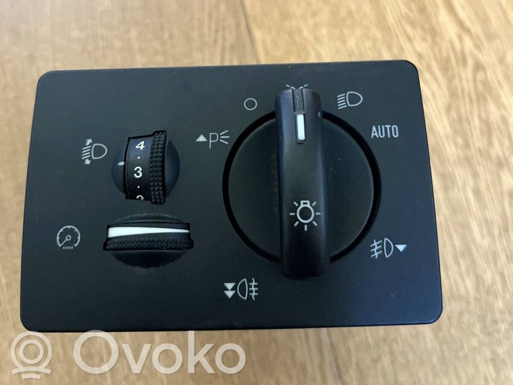 Light switch   7M5T13A024MA