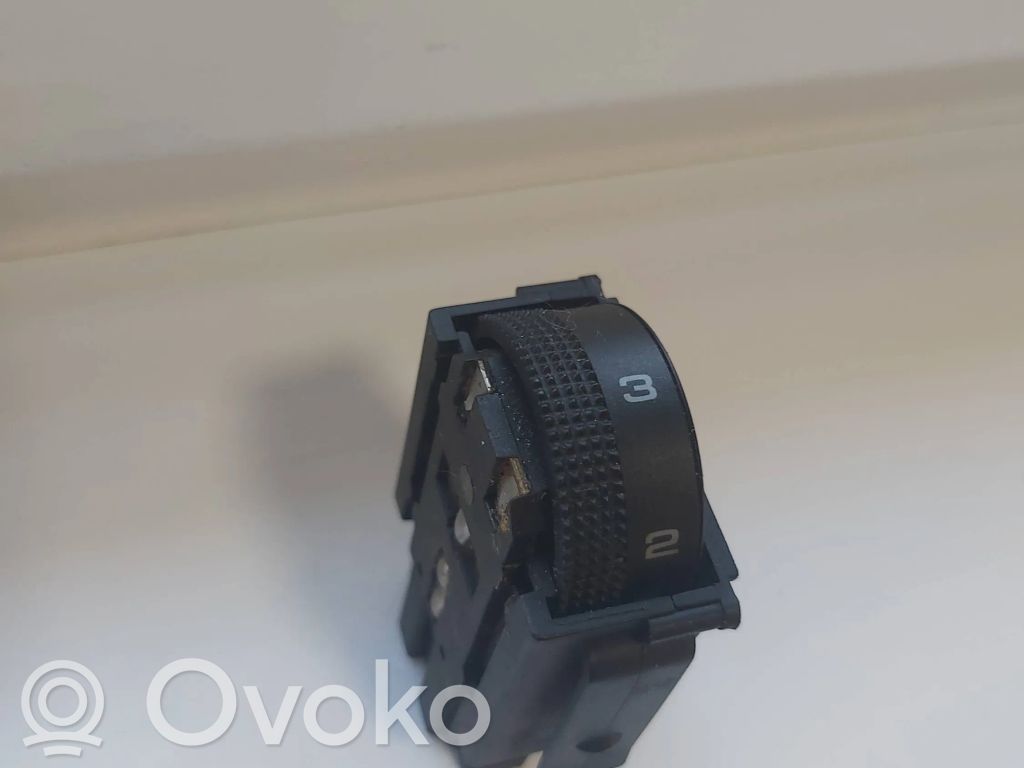 Volkswagen Golf III Headlight level height control switch 