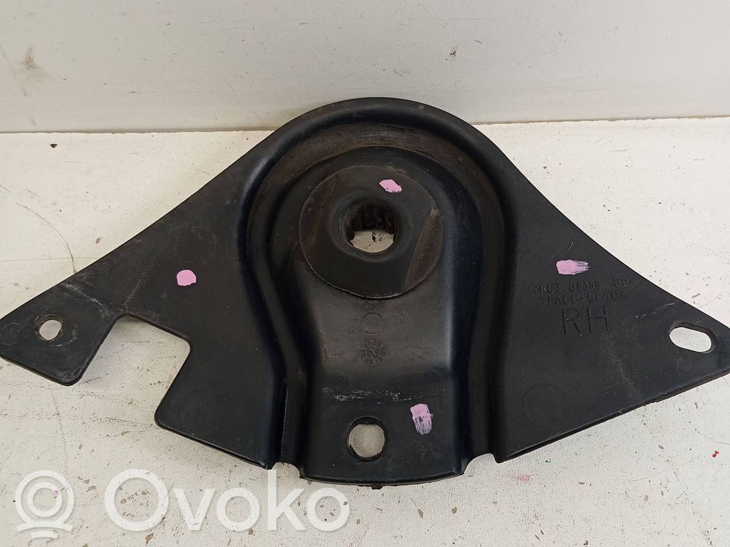 Jaguar S-Type Fixation de radiateur 