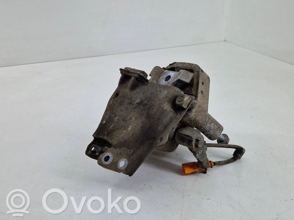 Audi A8 S8 D4 4H Engine mount bracket 
