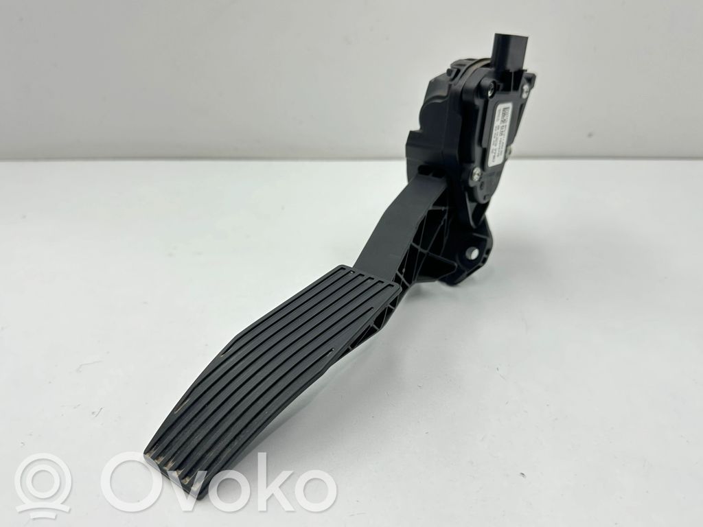 Accelerator throttle pedal   13373776,6PV01155400