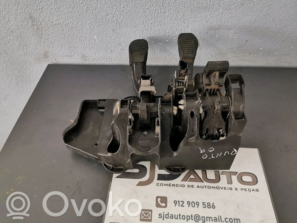 Fiat Grande Punto Pedal de freno 
