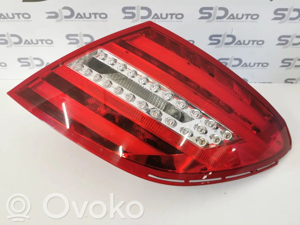 Mercedes-Benz C W204 Lampa tylna 