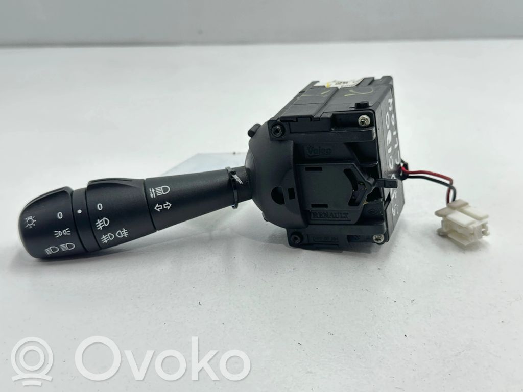 Renault Clio IV Pyyhkimen/suuntavilkun vipukytkin 
