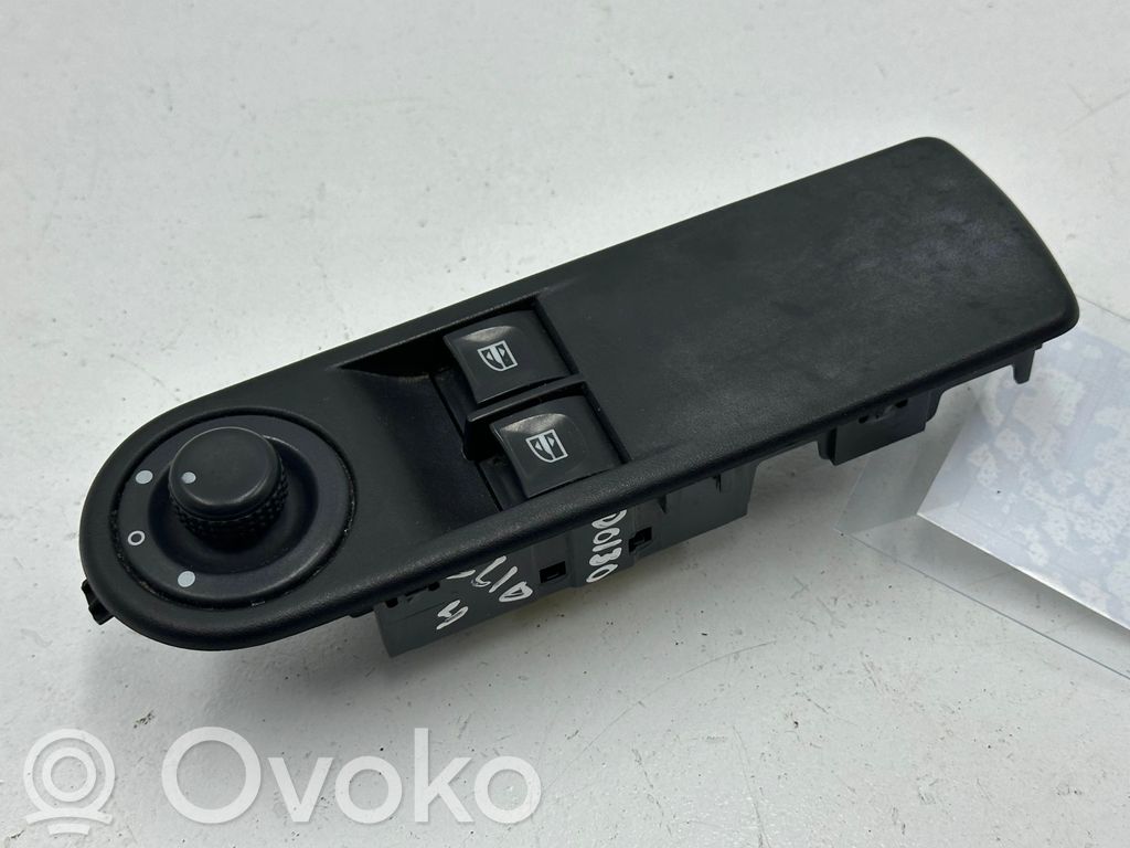 Renault Clio IV Interruptor del elevalunas eléctrico 