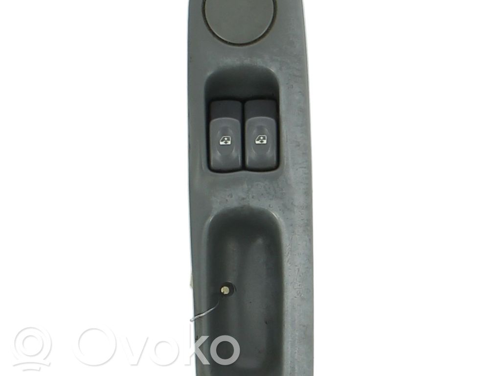 Renault Twingo I Electric window control switch 