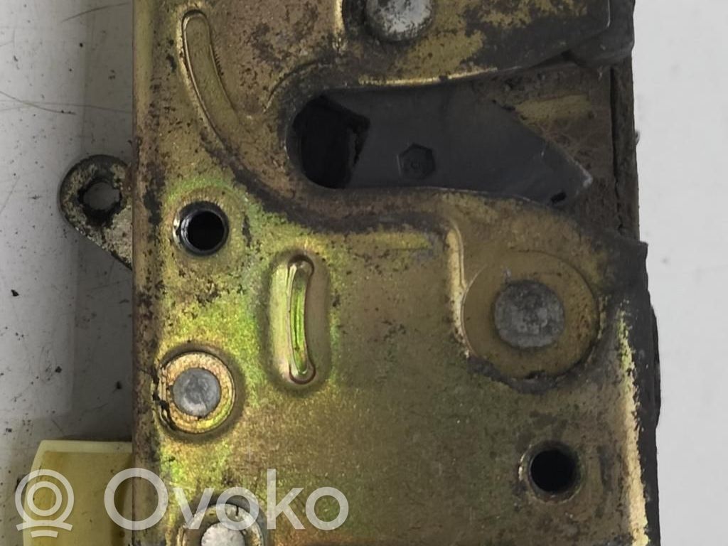 Ford Focus Priekšpusē slēdzene 