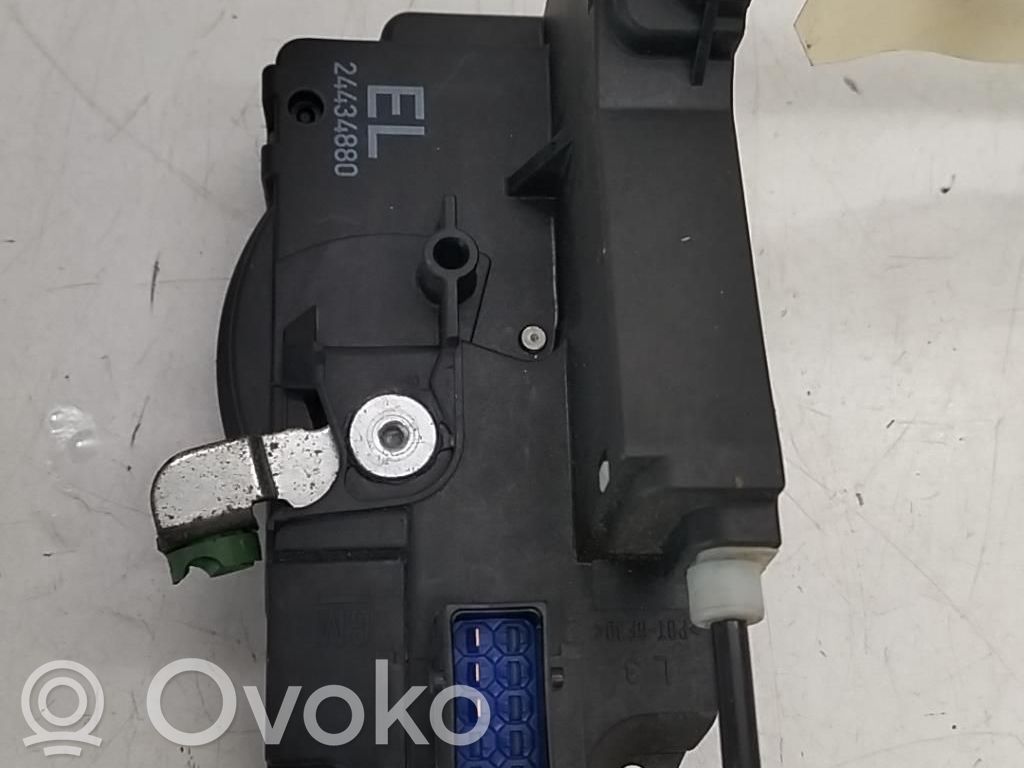 Opel Corsa C Priekšpusē slēdzene 