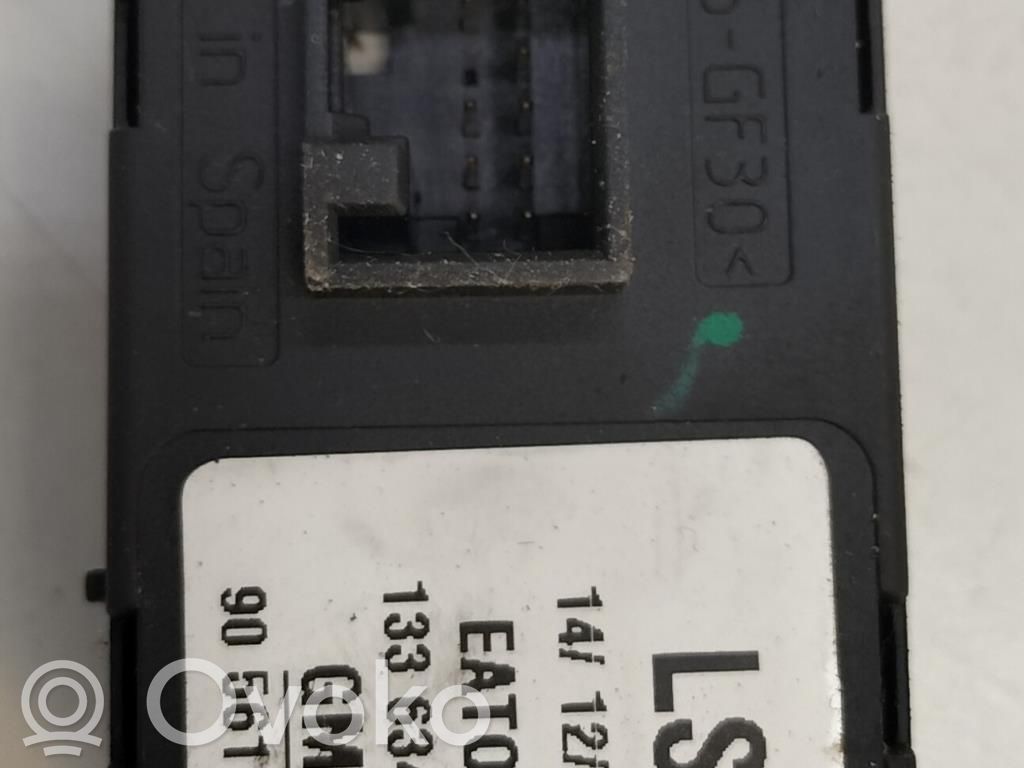 Opel Zafira A Electric window control switch 