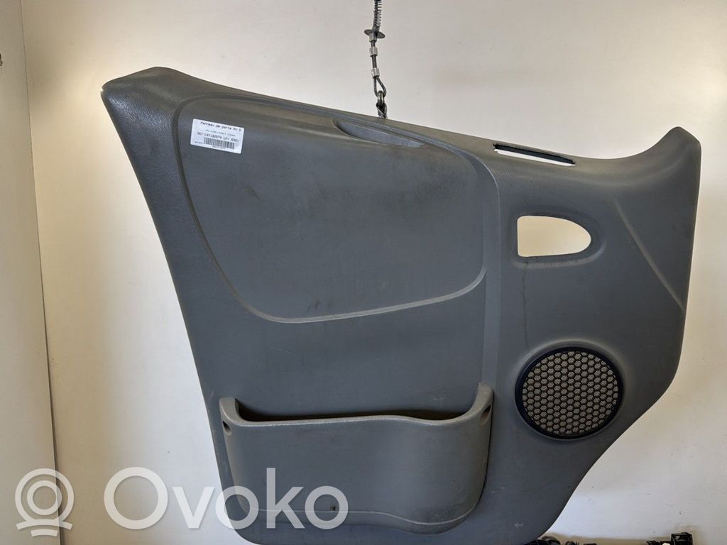 Opel Vivaro Apmušimas priekinių durų (obšifke) 