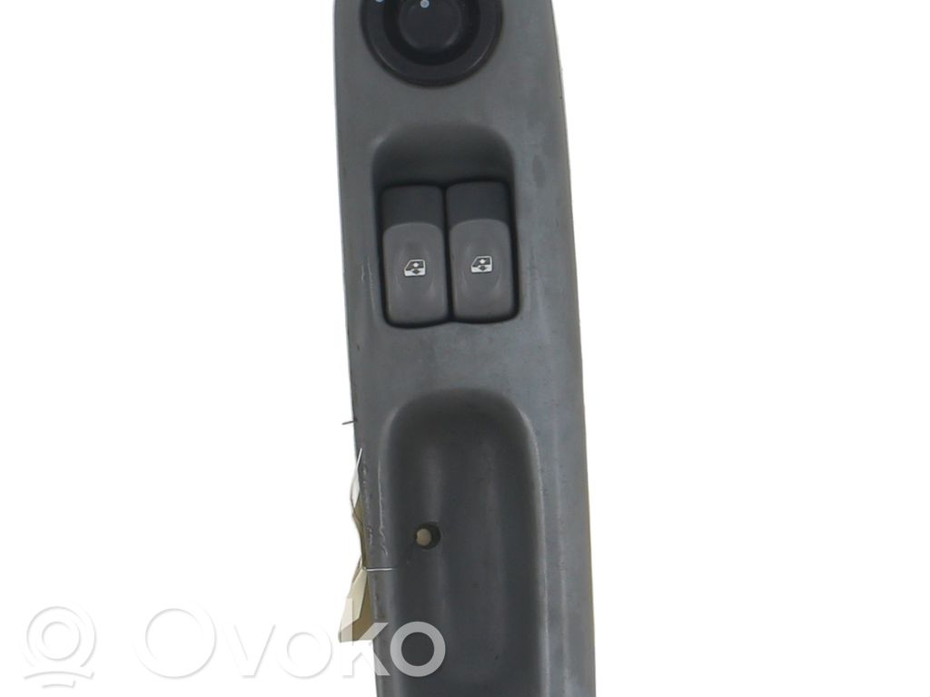 Renault Twingo I Electric window control switch 