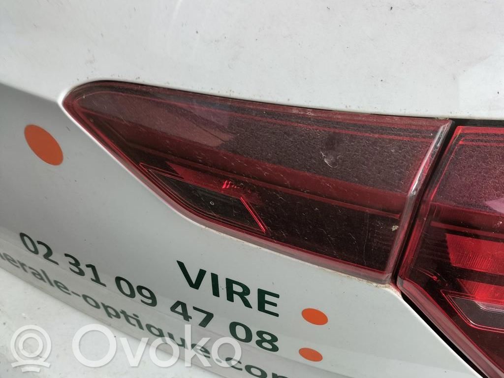 Lampy tylnej klapy bagażnika   2G0945094D