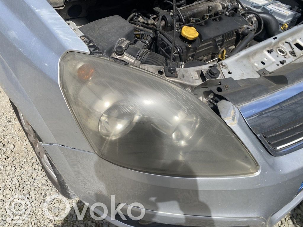 Opel Zafira B Lampa przednia 