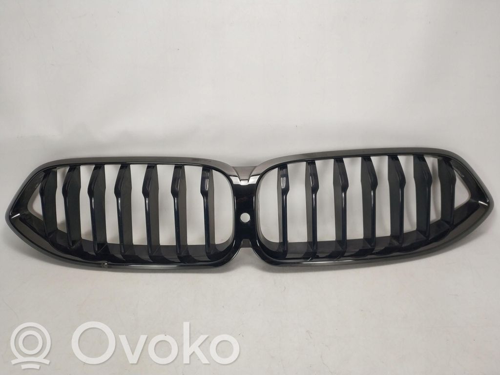 BMW 8 G15 Front bumper upper radiator grill 