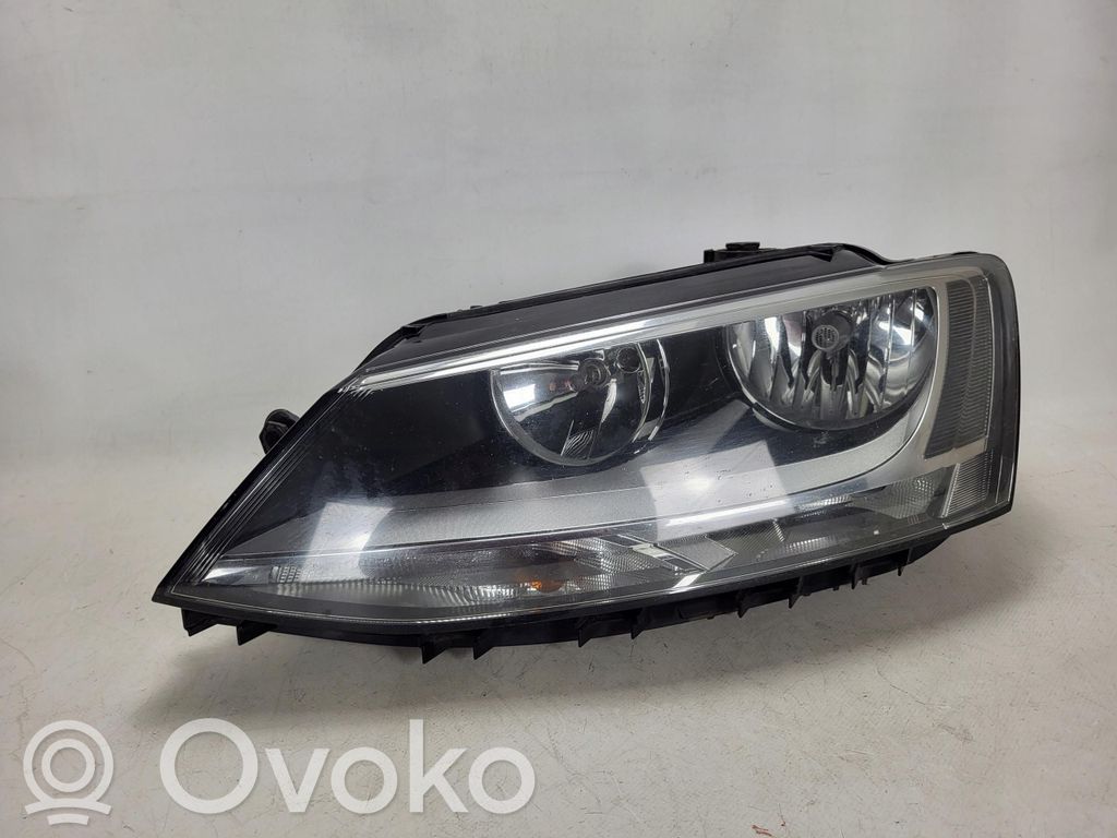 Volkswagen Jetta VI Lampa przednia 