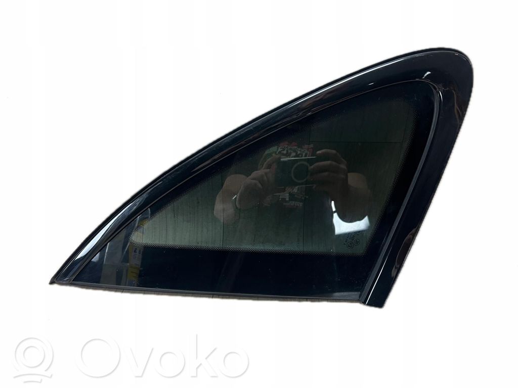 Porsche Macan (95B) Rear side window 