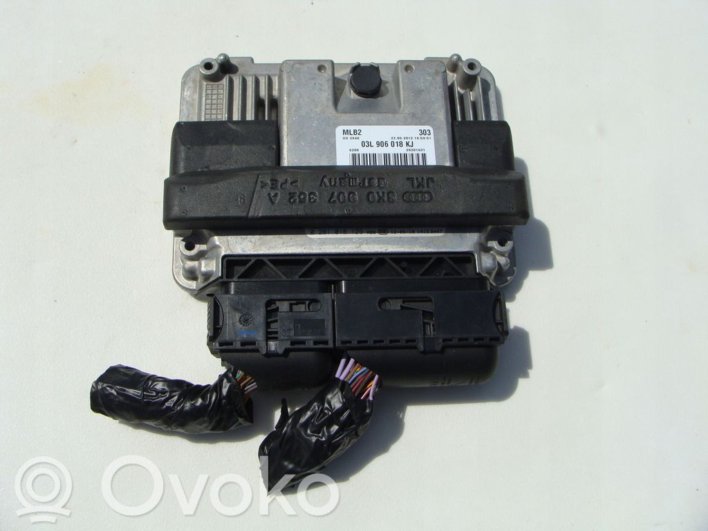 Audi A5 8T 8F Engine control unit/module 