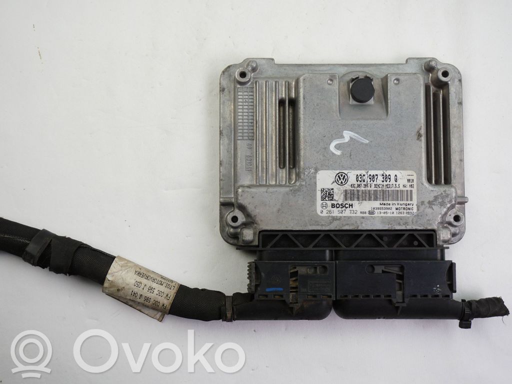 Volkswagen Touran II Engine control unit/module 