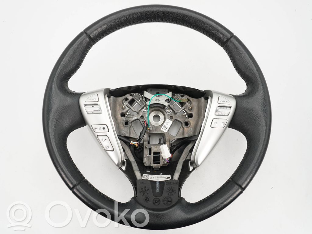 Nissan Note (E12) Steering wheel 