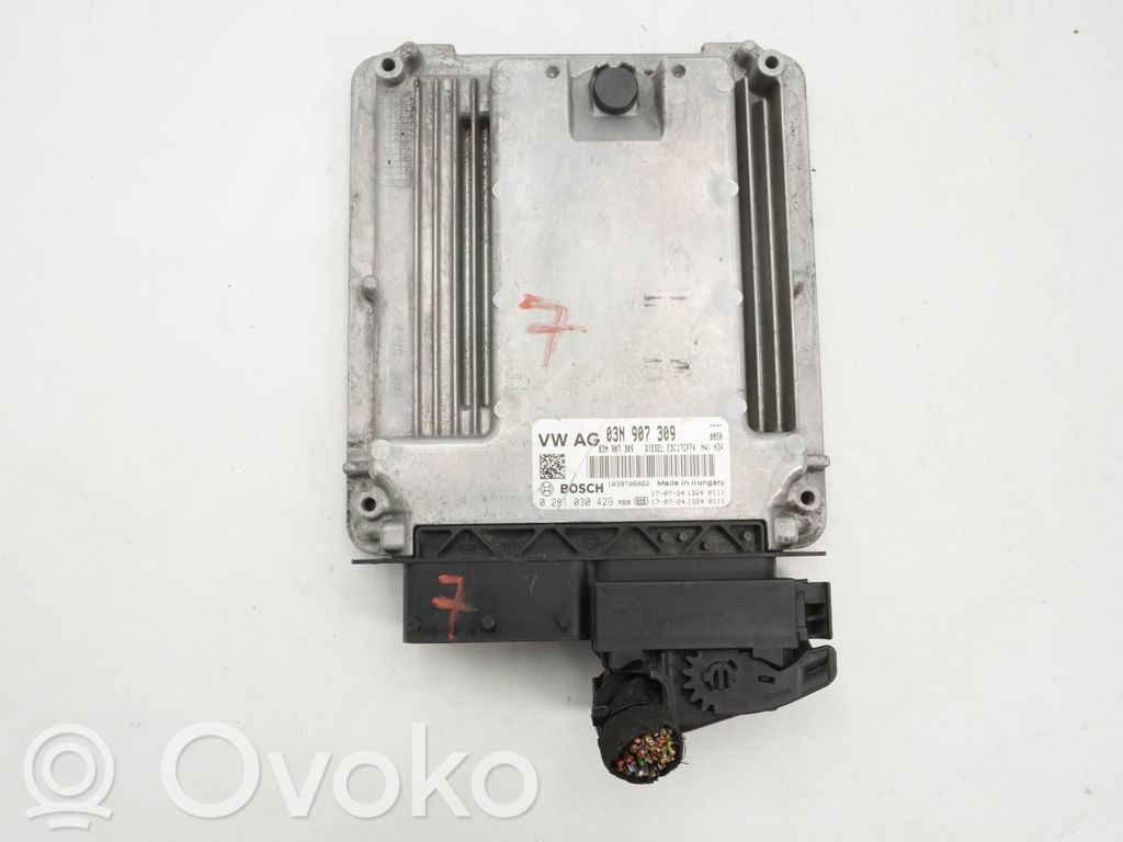 Volkswagen PASSAT B8 Engine control unit/module 