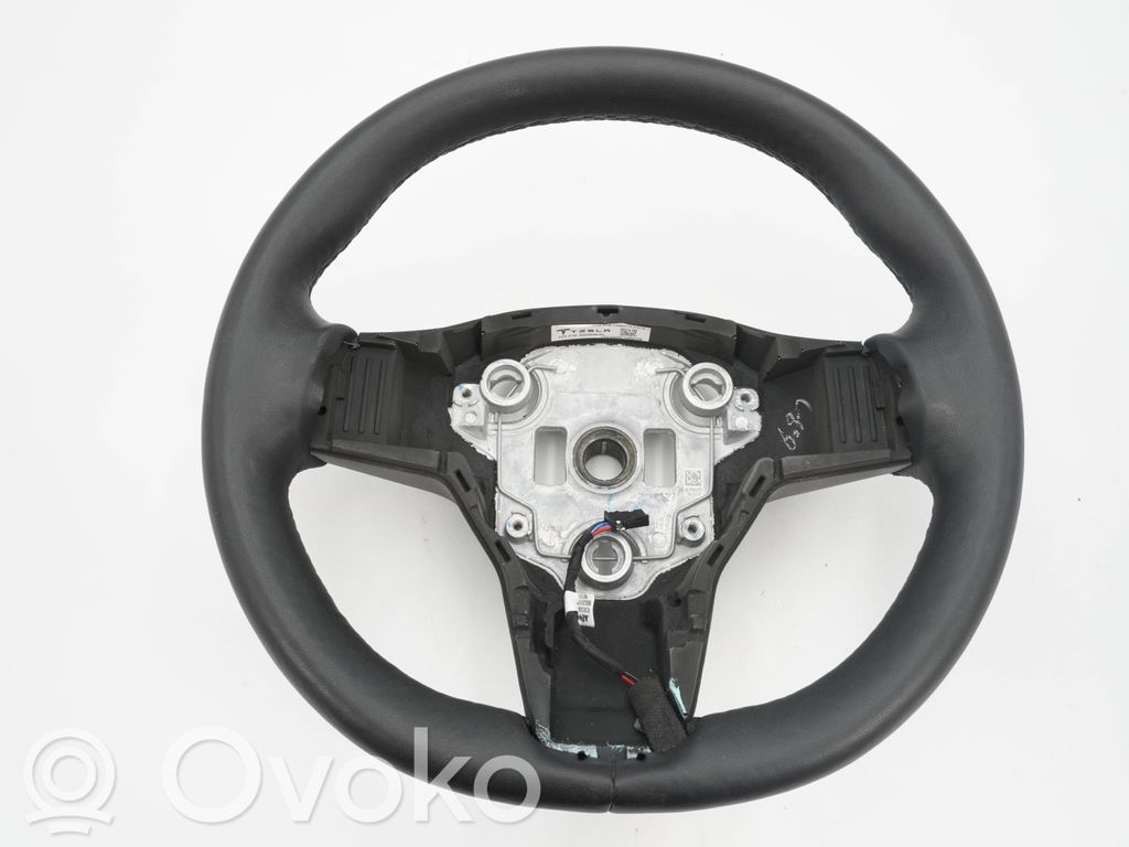 Tesla Model 3 Stūre 