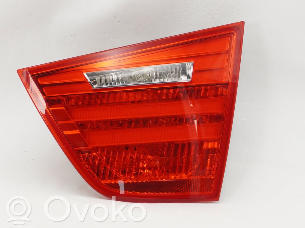 BMW 3 E90 E91 Aizmugurējais lukturis pārsegā 