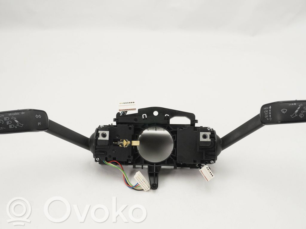Volkswagen Golf VII Interruptor/palanca de limpiador de luz de giro 