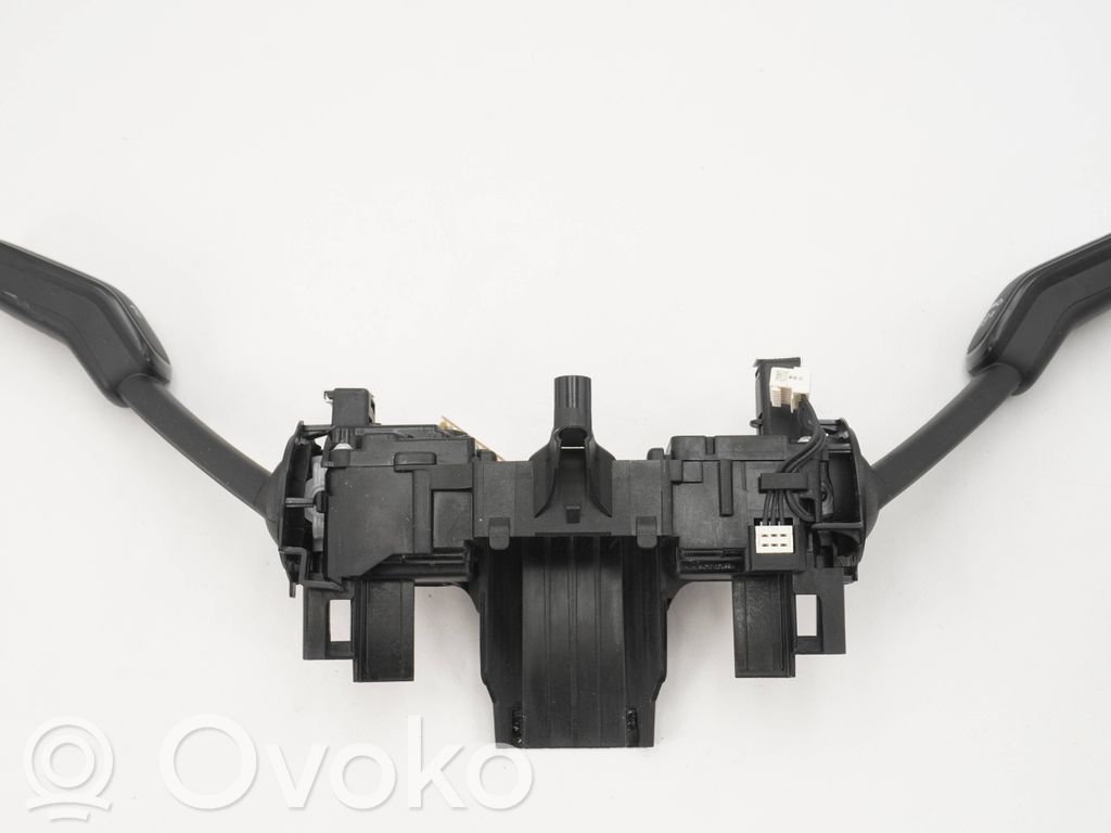 Volkswagen PASSAT B8 Interruptor/palanca de limpiador de luz de giro 