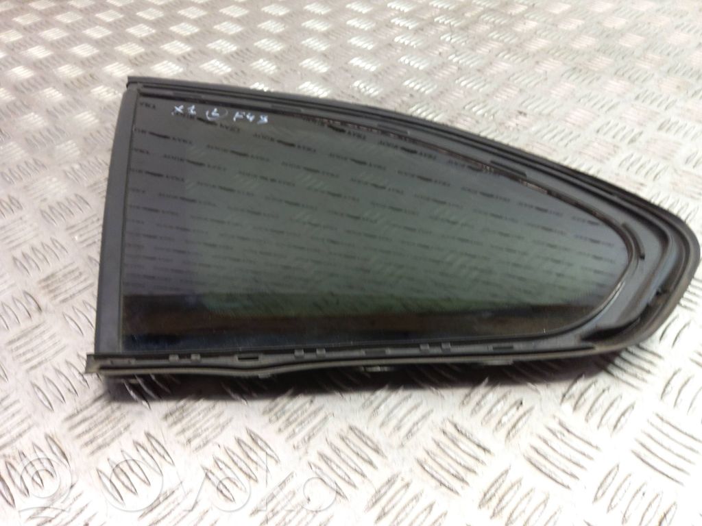 BMW X1 F48 F49 Geam lateral spate 