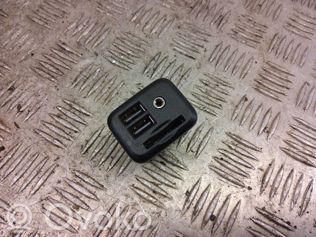 Opel Insignia B Enchufe conector USB 