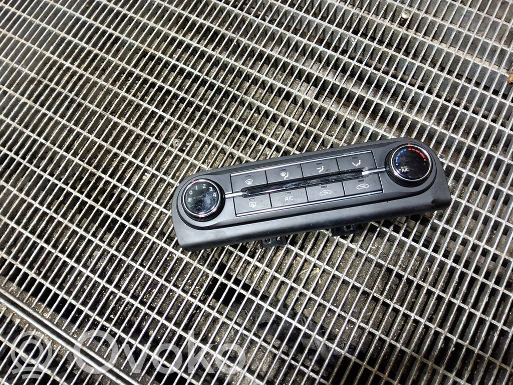KIA Xceed Climate control unit 