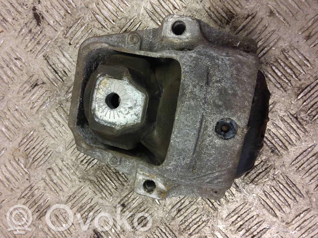 Audi A4 S4 B8 8K Engine mount bracket 